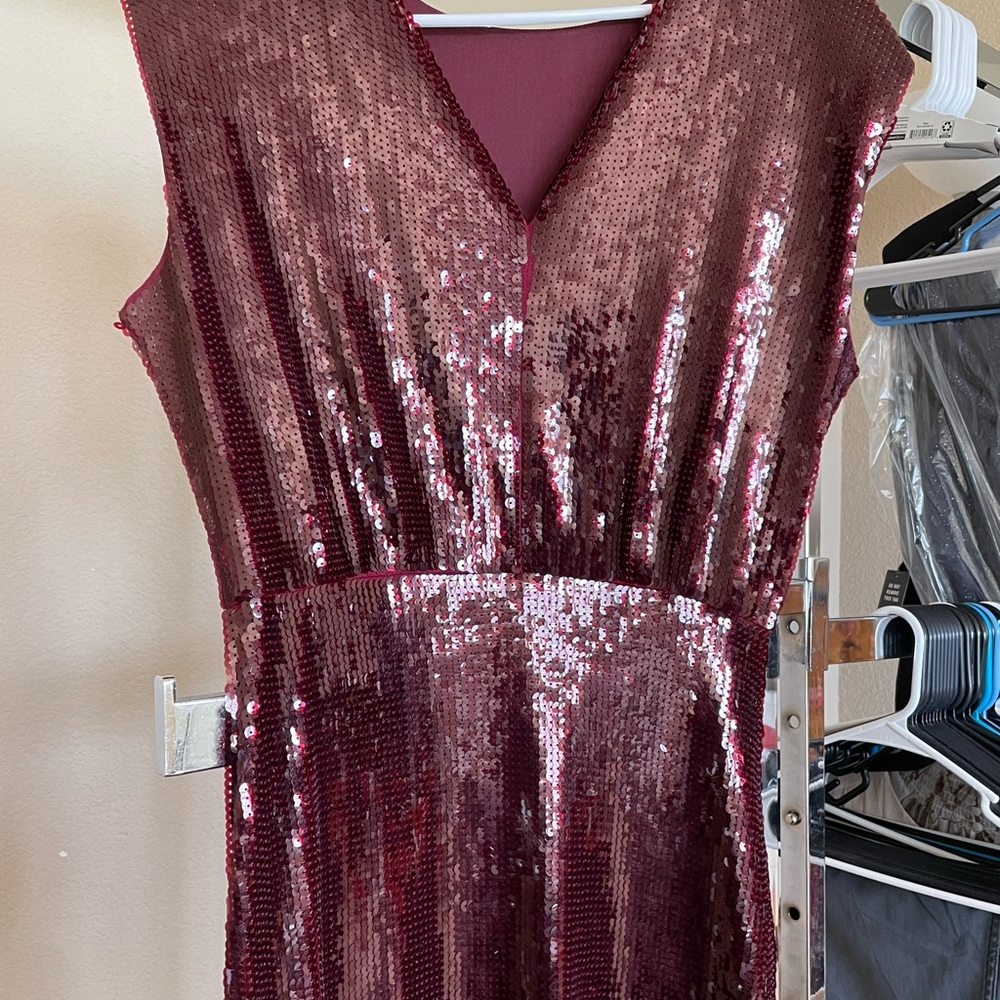 Express brand sequined red cocktail dress w/stretch fabric medium/slight large.